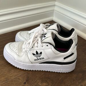 Adidas woman white sneakers